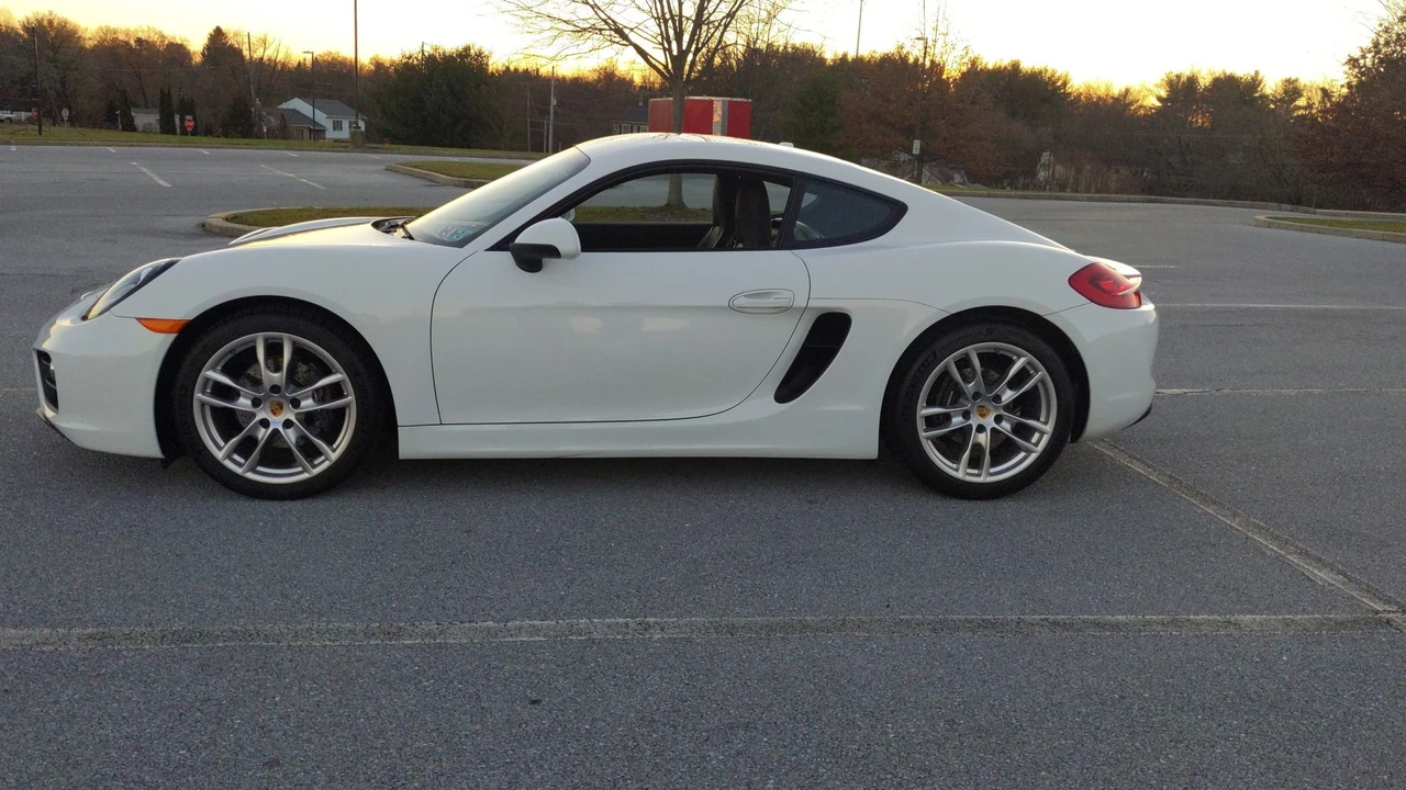 2016 Porsche 981 Cayman - Image 16 of 31