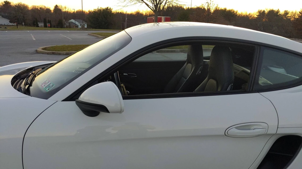 2016 Porsche 981 Cayman - Image 19 of 31