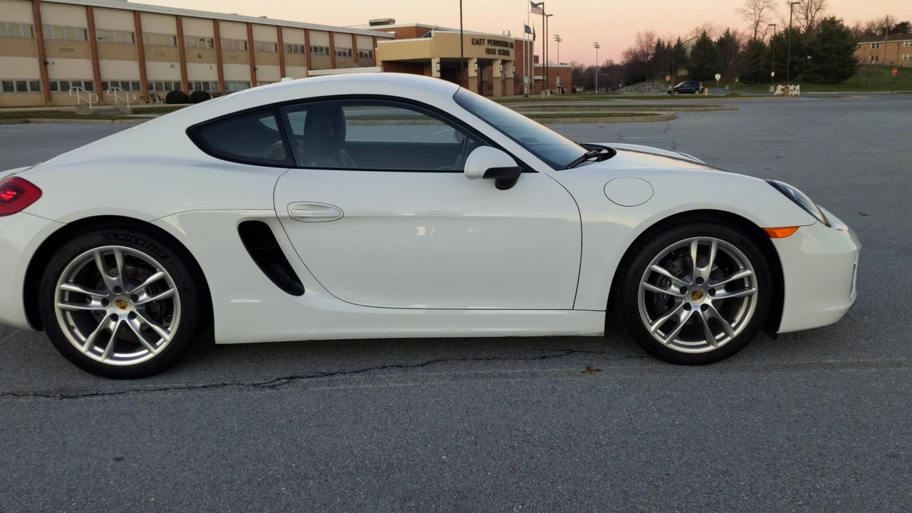 2016 Porsche 981 Cayman - Image 24 of 31