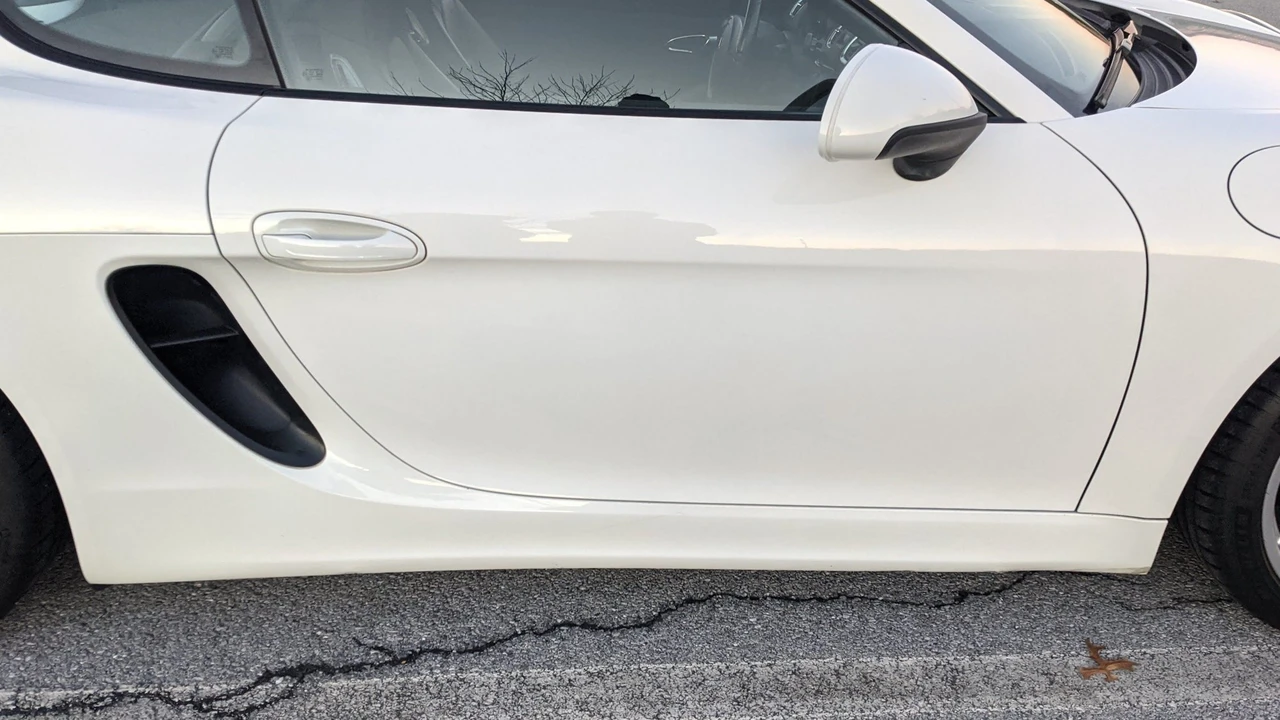 2016 Porsche 981 Cayman - Image 25 of 31