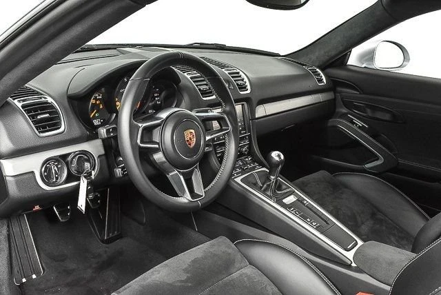 2016 Porsche 981 Cayman GT4 - Image 2 of 7