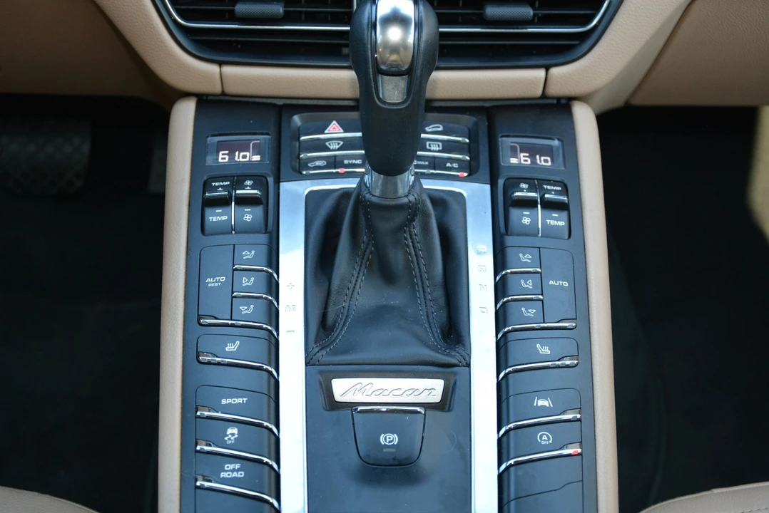 2021 Porsche Macan S - Image 7 of 10