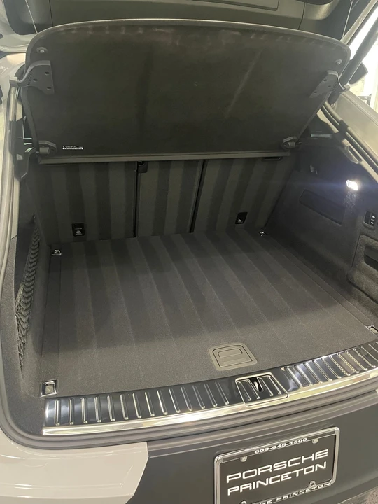 2022 Porsche 9Y0/9Y3 Cayenne Turbo GT - Image 7 of 9