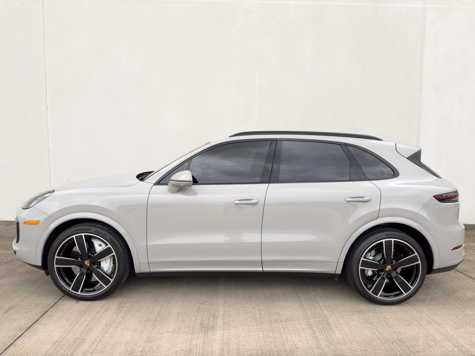2023 Porsche 9Y0/9Y3 Cayenne Turbo - Image 2 of 23