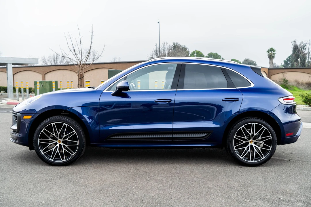 2023 Porsche Macan - Image 2 of 5
