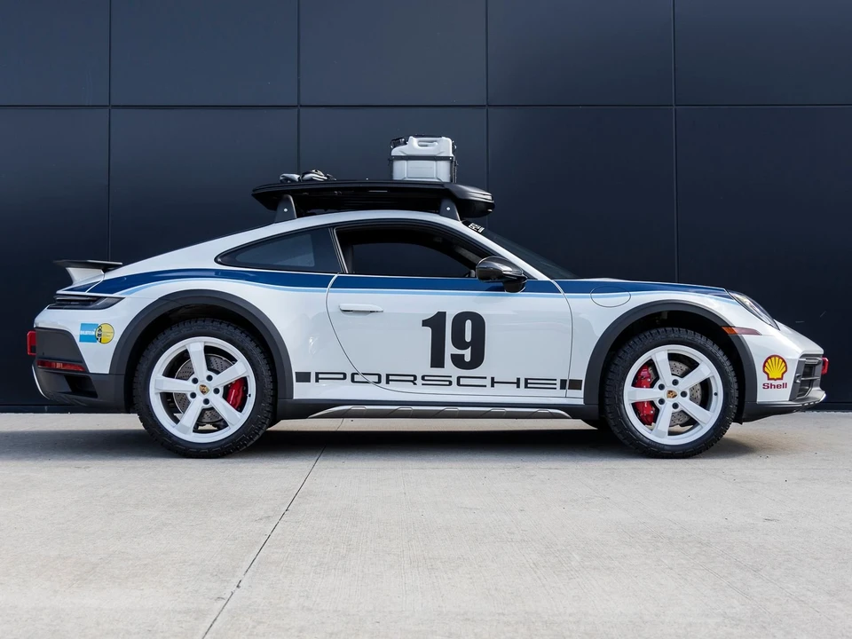 2023 Porsche 992 Dakar - Image 3 of 13