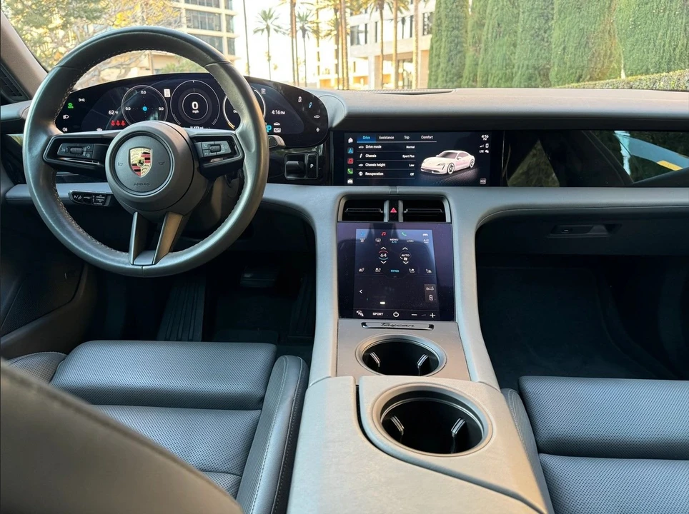 2020 Porsche Taycan 4S - Image 6 of 7