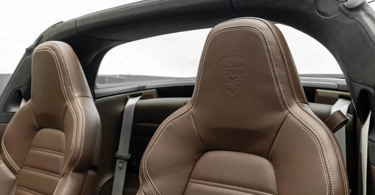 2022 Porsche 992 Targa 4 & 4S - Image 3 of 4