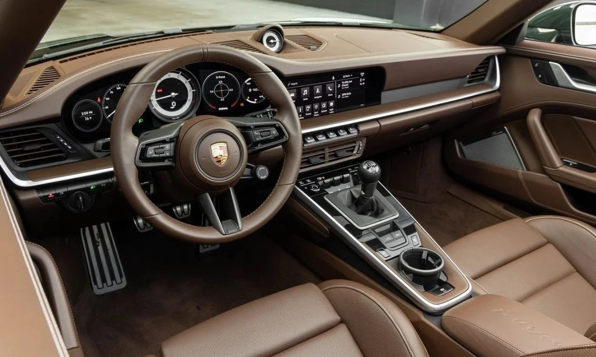 2022 Porsche 992 Targa 4 & 4S - Image 4 of 4
