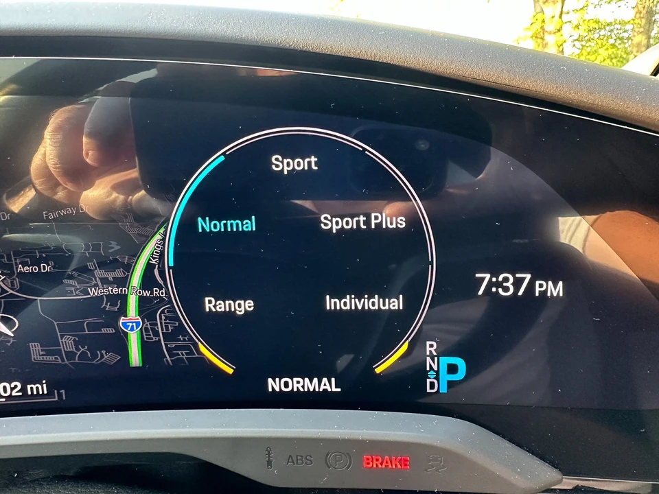 2021 Porsche Taycan 4S - Image 11 of 13