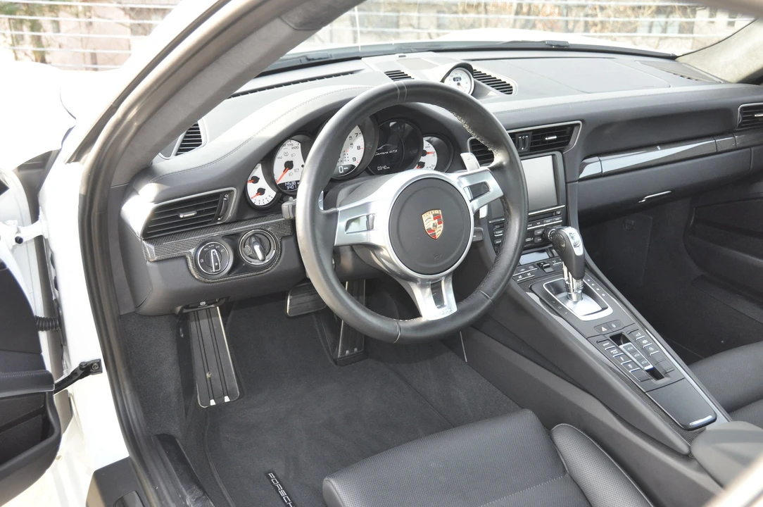 2015 Porsche 991 Carrera GTS - Image 21 of 31