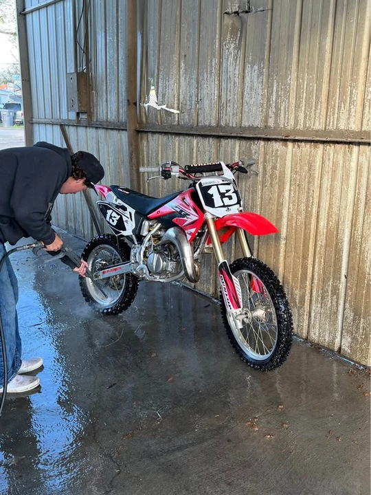 Honda CR - Image 2 of 3