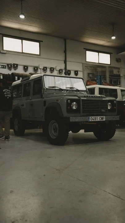 1990 Land Rover Defender 110 - Image 9 of 24