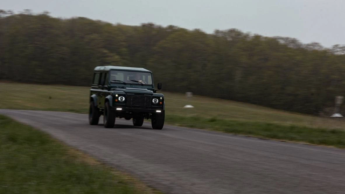 2000 Land Rover Defender 90 - Image 6 of 24