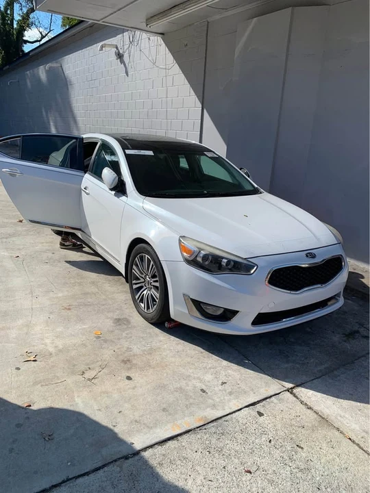 Kia K900 - Image 2 of 2