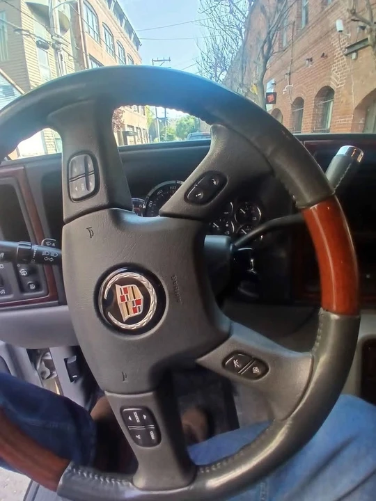 2006 Cadillac Escalade & EXT 2nd Gen - Image 2 of 10