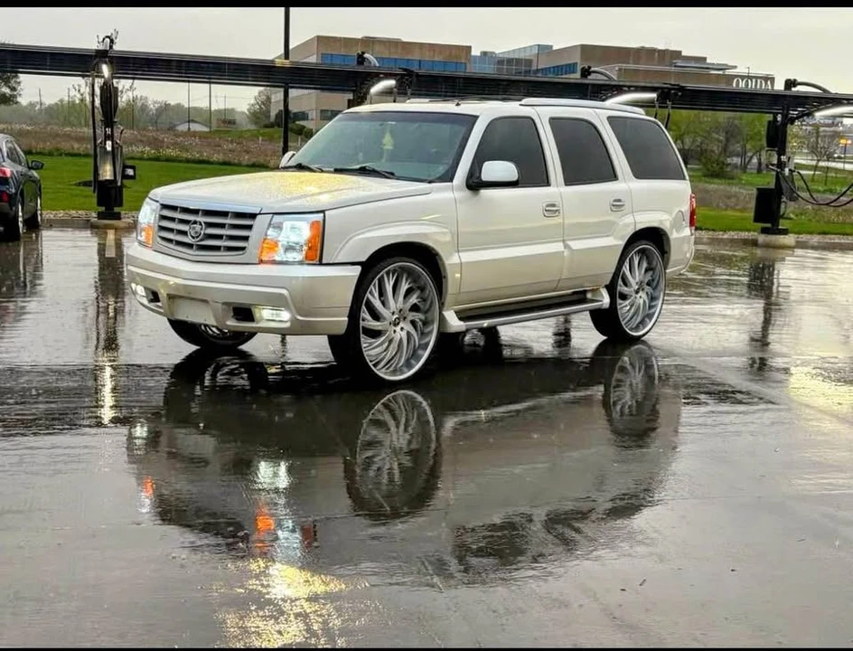 2002 Cadillac Escalade & EXT 2nd Gen - Image 3 of 3