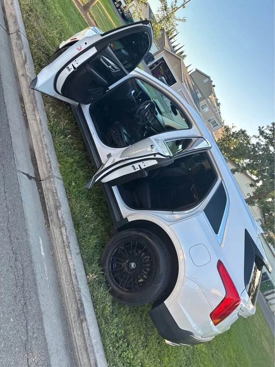 2017 Cadillac XT5 - Image 2 of 9