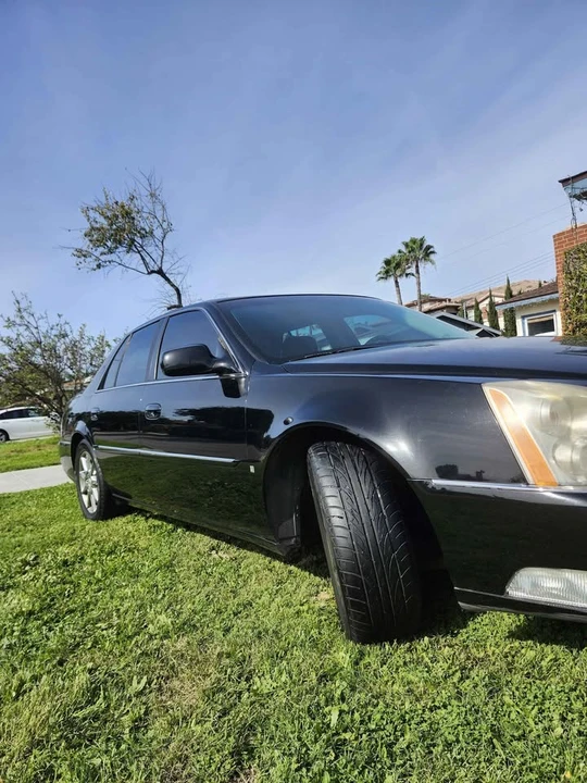 2010 Cadillac DTS - Image 7 of 8
