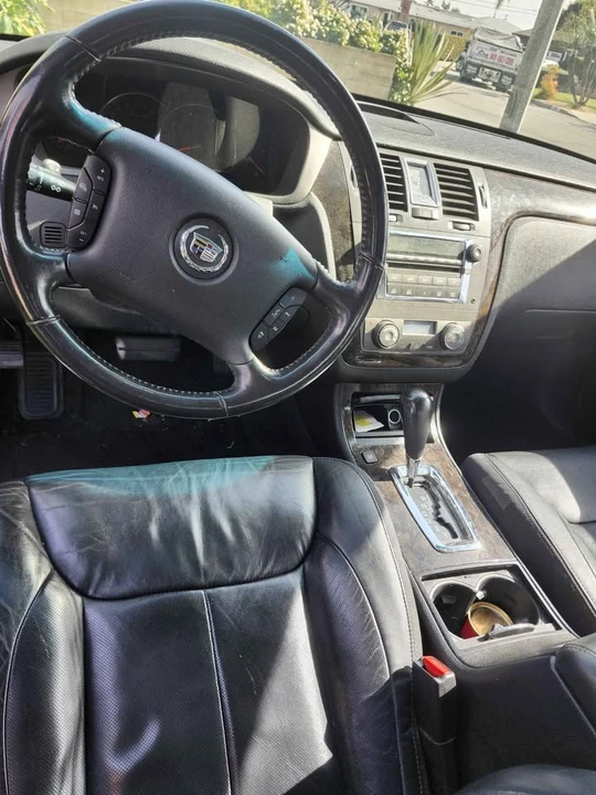 2010 Cadillac DTS - Image 4 of 8