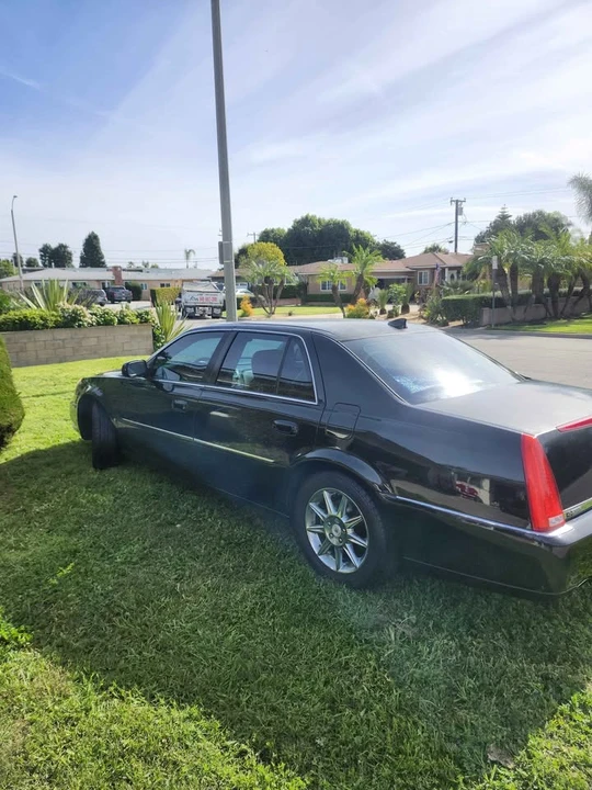 2010 Cadillac DTS - Image 6 of 8
