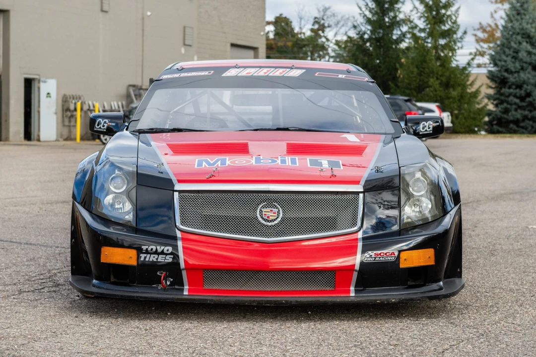 Cadillac CTS-V 1st Gen - Image 2 of 31