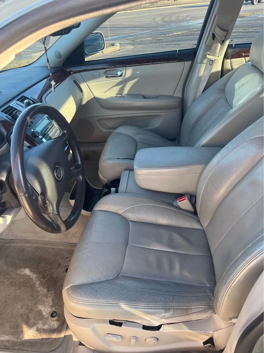 2007 Cadillac DTS - Image 9 of 10