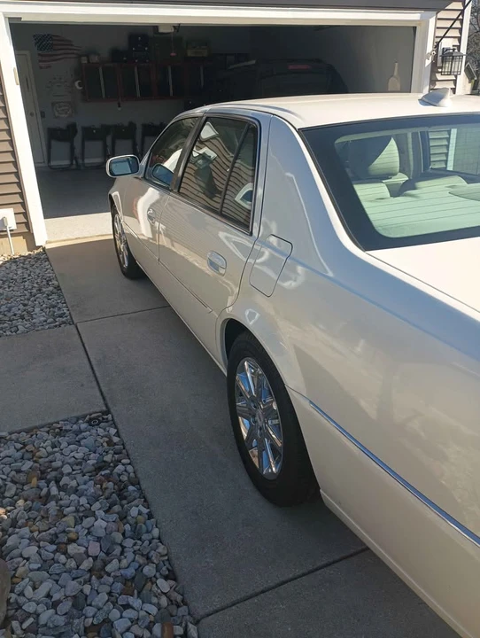 2011 Cadillac DTS - Image 4 of 10
