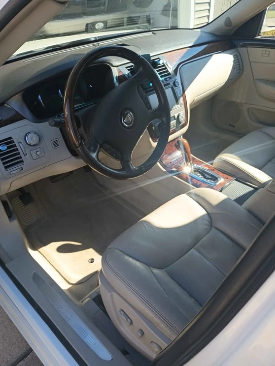 2011 Cadillac DTS - Image 6 of 10