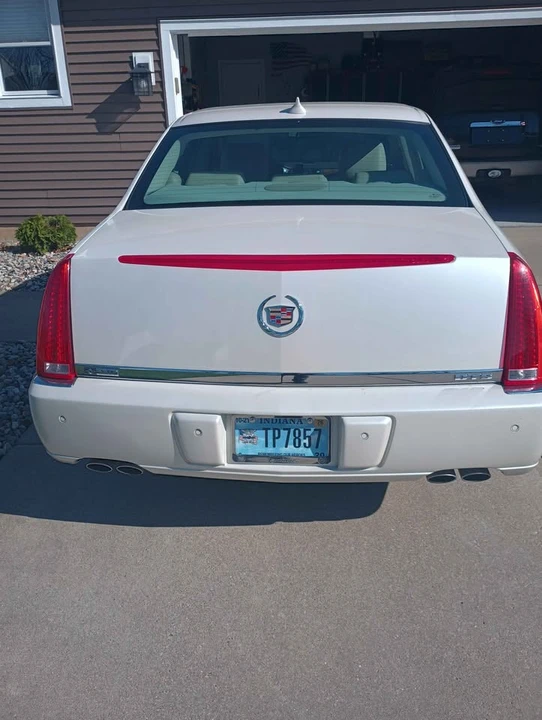 2011 Cadillac DTS - Image 3 of 10