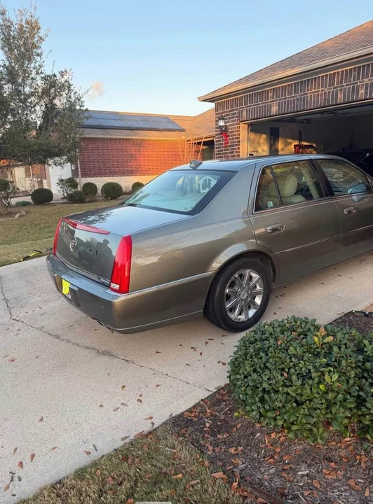 2011 Cadillac DTS - Image 3 of 9