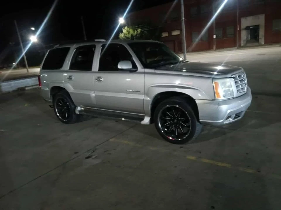 2004 Cadillac Escalade & EXT 2nd Gen - Image 2 of 2