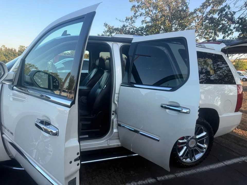 2007 Cadillac Escalade & EXT 3rd Gen - Image 3 of 10