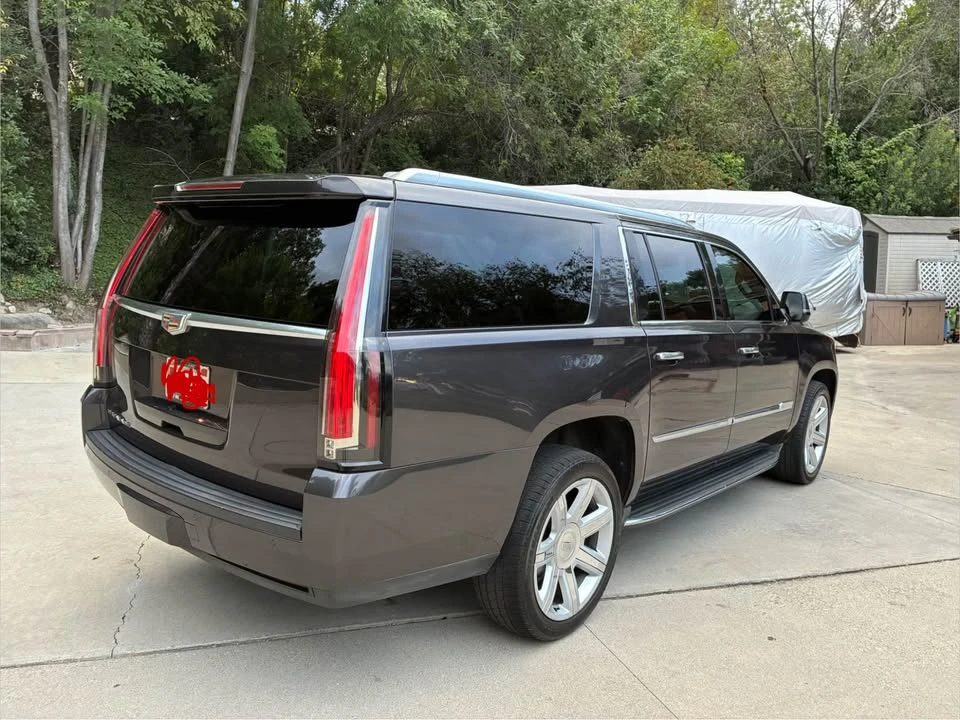 2015 Cadillac Escalade 4th Gen - Image 2 of 10