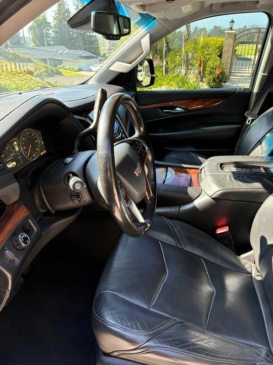 2015 Cadillac Escalade 4th Gen - Image 9 of 10
