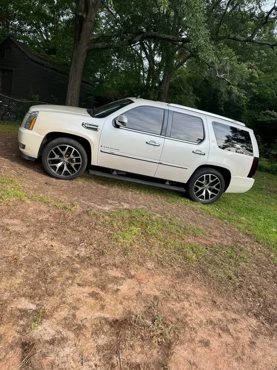 2009 Cadillac Escalade & EXT 3rd Gen - Image 6 of 6