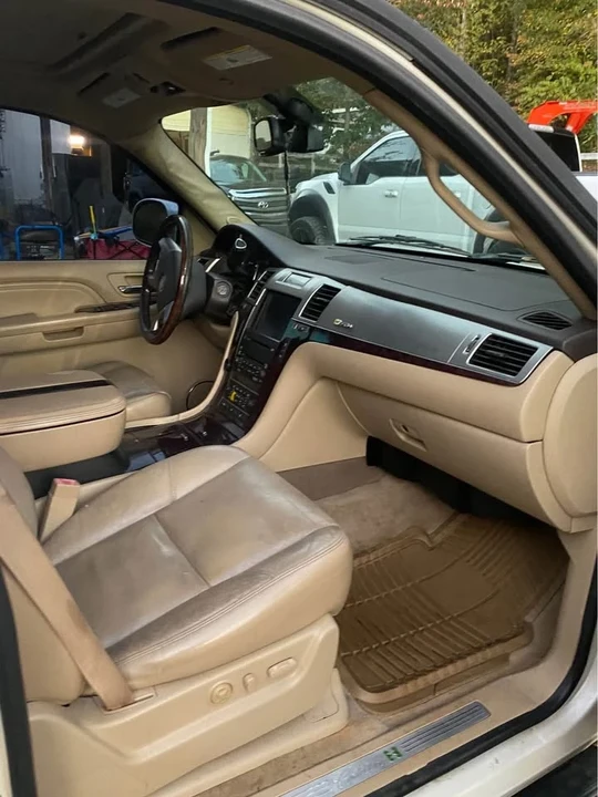 2009 Cadillac Escalade & EXT 3rd Gen - Image 3 of 6