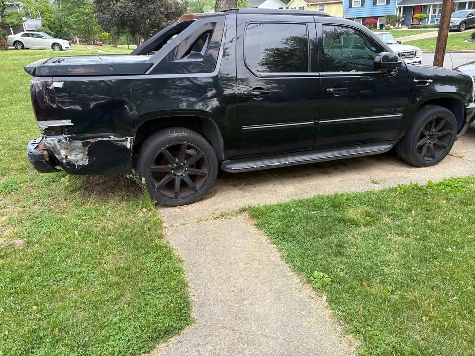 2007 Cadillac Escalade & EXT 3rd Gen - Image 2 of 10