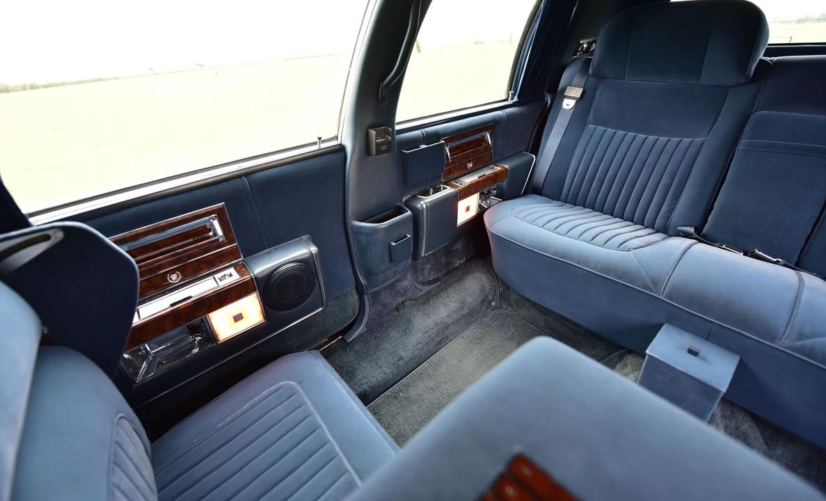 Cadillac Fleetwood - Image 17 of 30