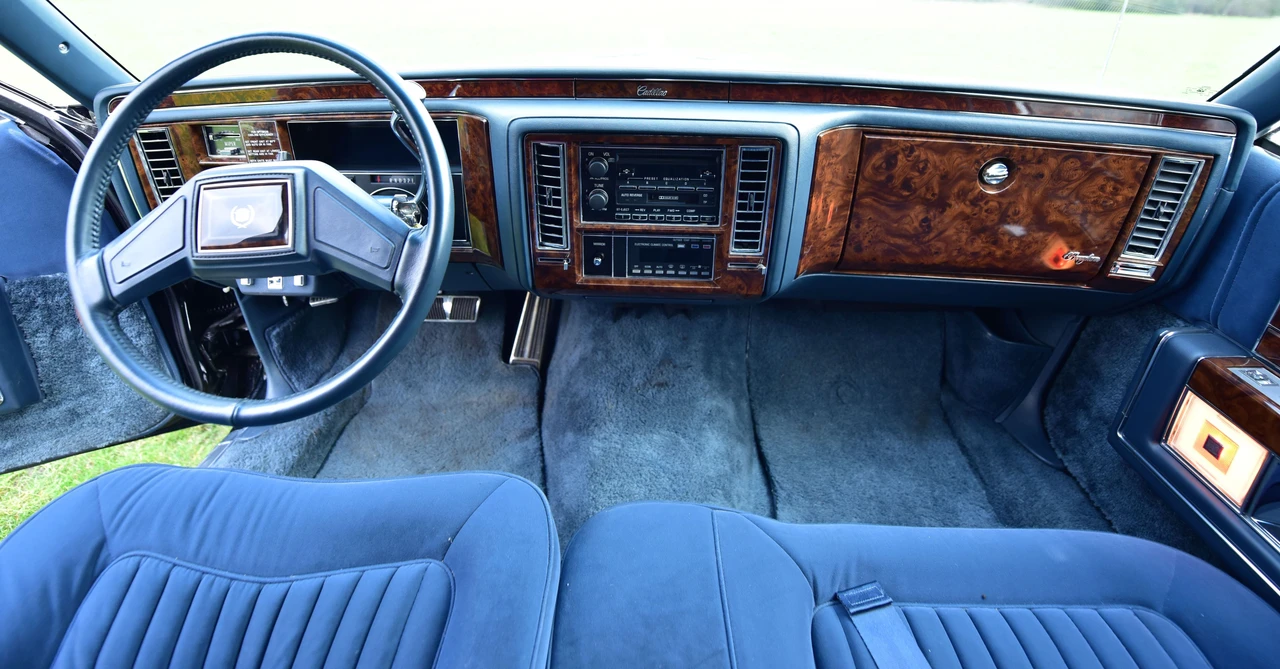 Cadillac Fleetwood - Image 12 of 30
