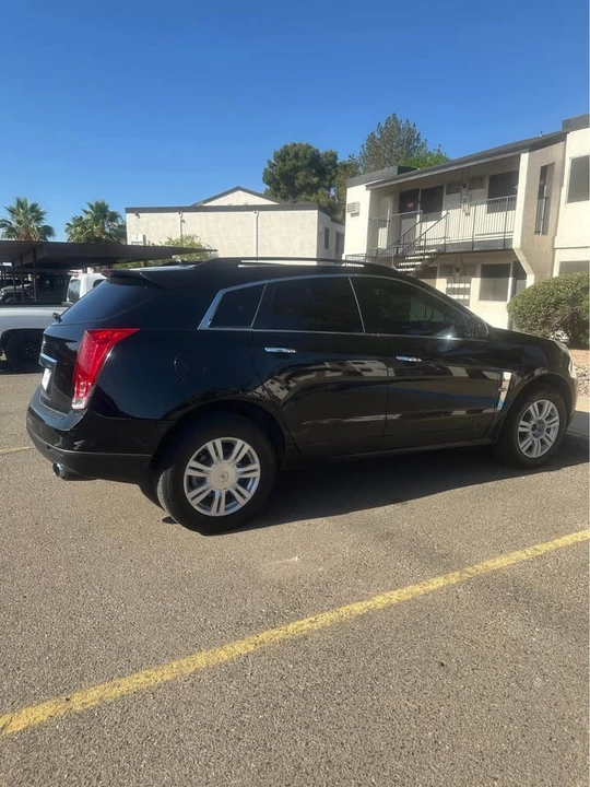 Cadillac SRX - Image 2 of 10