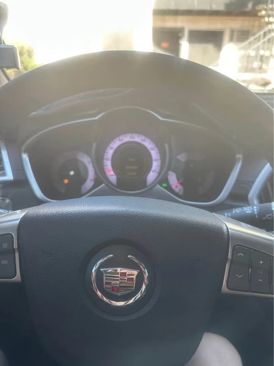 Cadillac SRX - Image 9 of 10