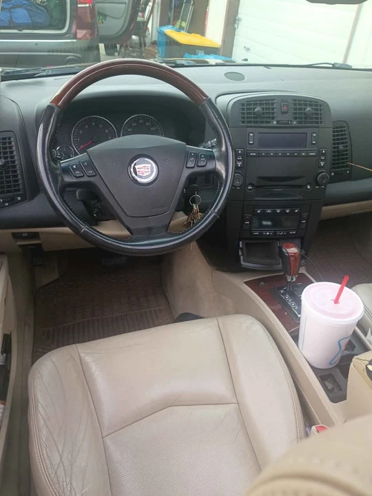 Cadillac SRX - Image 10 of 10