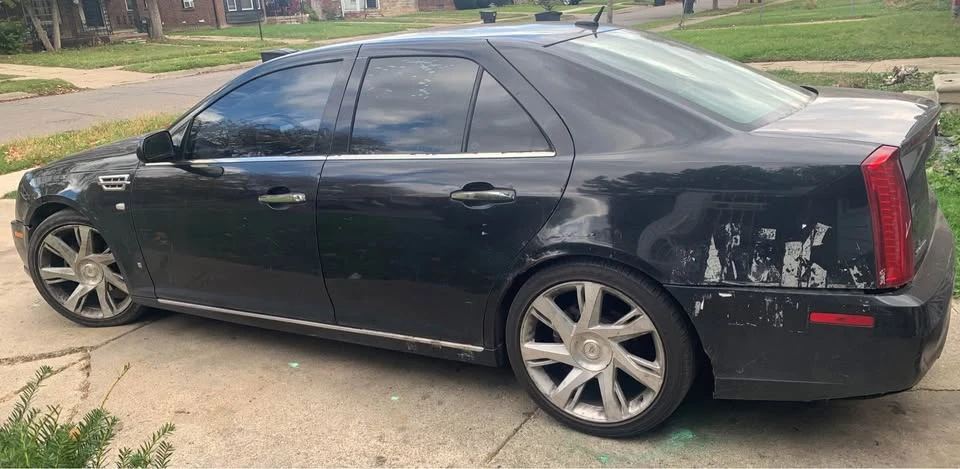 Cadillac STS - Image 2 of 3