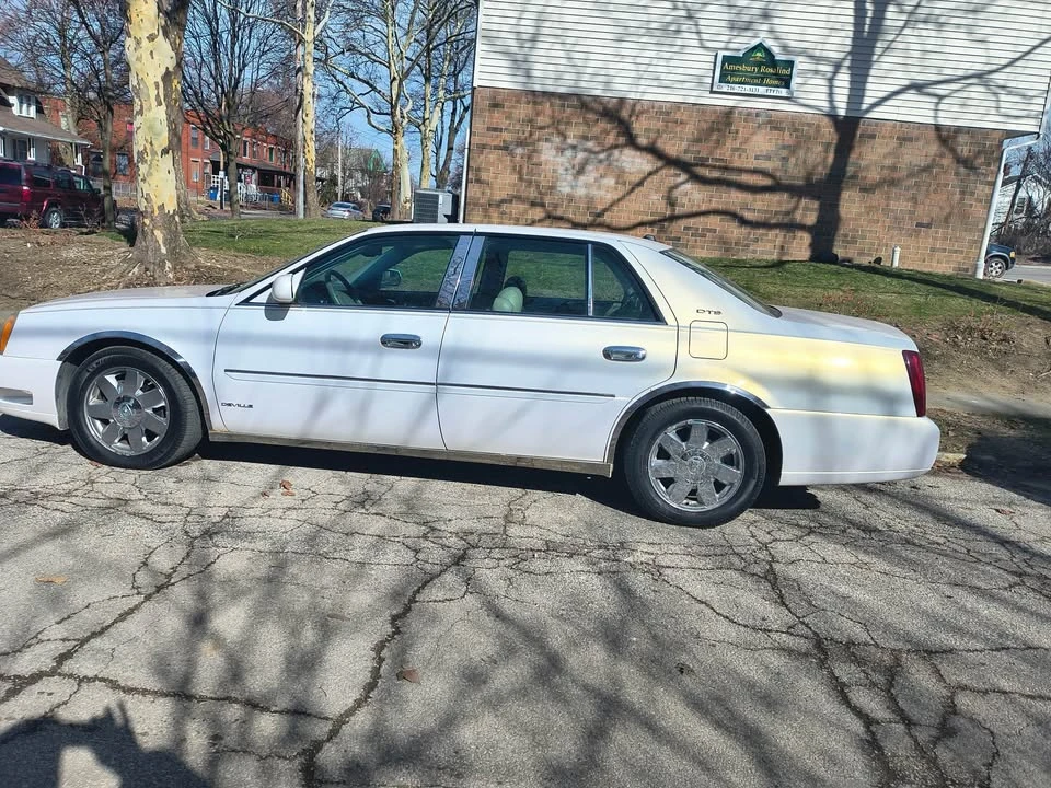 2004 Cadillac DeVille 8th Gen - Image 2 of 9