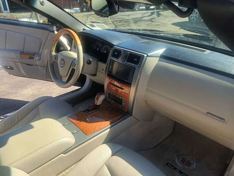 Cadillac XLR - Image 4 of 7