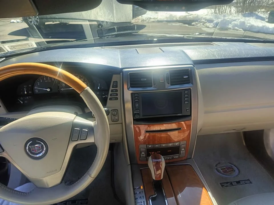 Cadillac XLR - Image 5 of 7