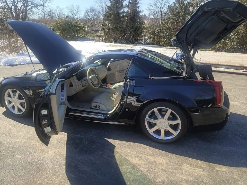 Cadillac XLR - Image 3 of 7