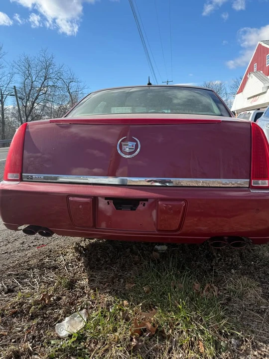 Cadillac DTS - Image 4 of 4