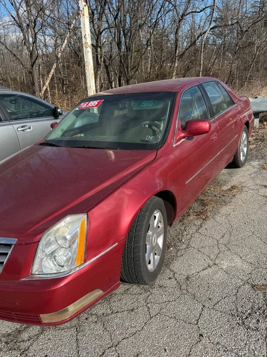 Cadillac DTS - Image 2 of 4